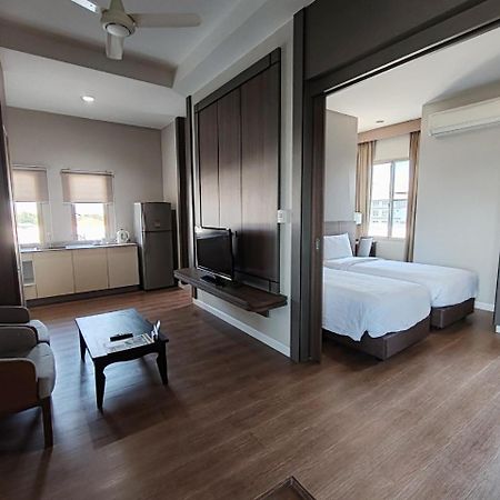 J Park Hotel - Sha Extra Plus Chonburi Ngoại thất bức ảnh