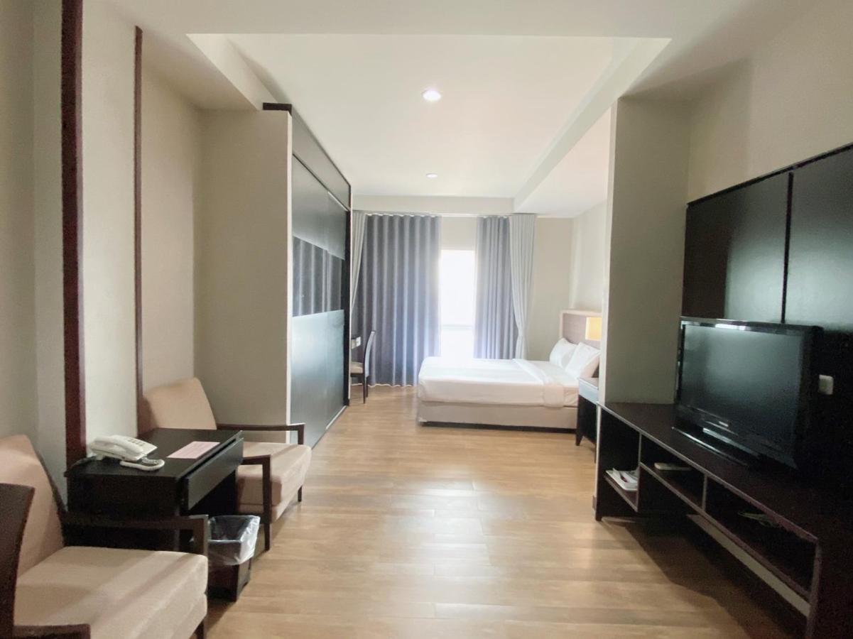 J Park Hotel - Sha Extra Plus Chonburi Ngoại thất bức ảnh
